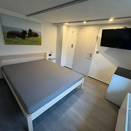 Mia, Urlaub Mit Hund, Eingezaeunter Garten, Friedrichskoog-spitze